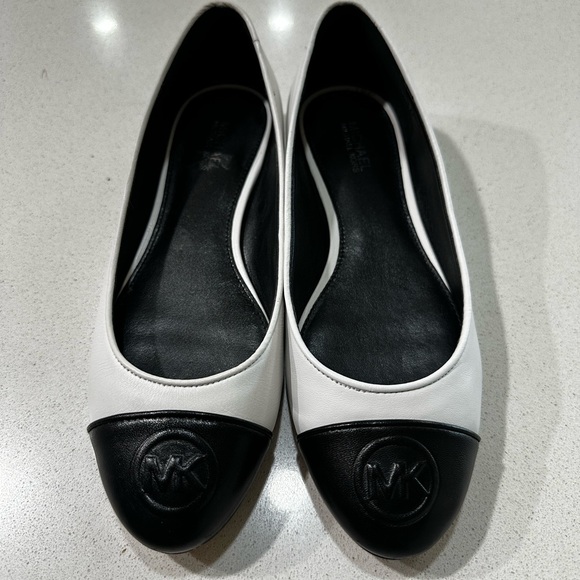 Michael Kors Two-Tone Black and White Flats Sz 5.5 - Picture 1 of 6